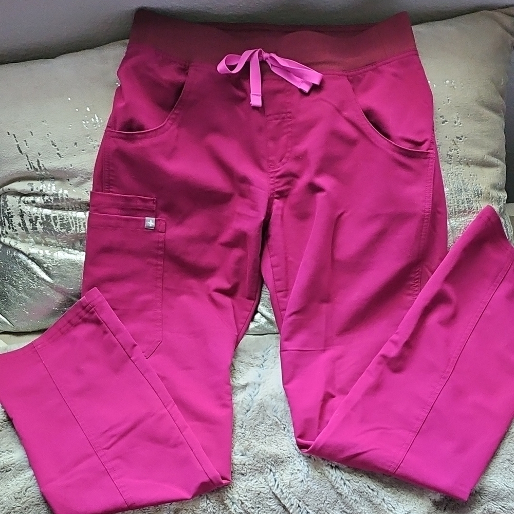 FIGS Women's Dark Magenta Kade™ - Cargo Scrub Pants - XS / Dark Magenta REGULAR